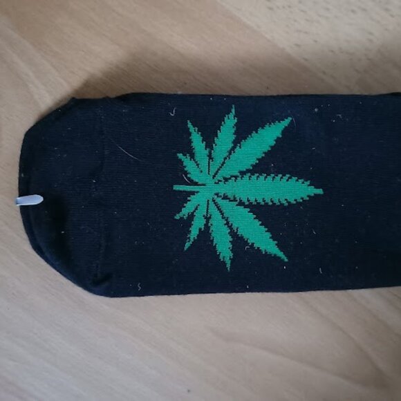 Ankle length Weed, Cannabis Black and Green Socks - Picture 4 of 4